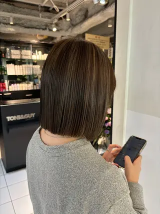 ショート カラー 陽 愛のヘアスタイル