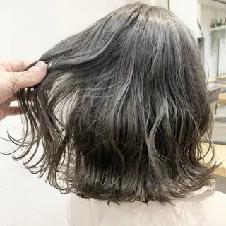 ミディアム カラー ネイル ハイトーンボブ 前田 表参道　グレージュのヘアスタイル