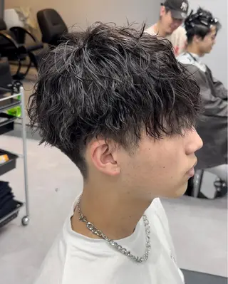 パーマ メンズ アイブロウ 曲がる縮毛矯正 LIBER 岩名のヘアスタイル