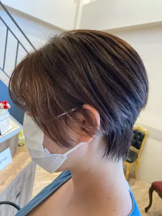 ショート カラー 佐藤 睦月のヘアスタイル