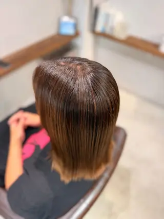 ミディアム カラー 手話/耳が聞こえない 🦻🏻/山本しずほのヘアスタイル