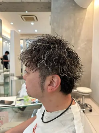 メンズ メンズ特化/メンズ パーマ/ハイトーンのヘアスタイル