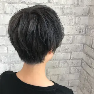 ショート カラー Oopsレイヤー 加藤澄都のヘアスタイル