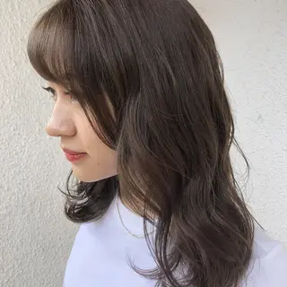 カラー kana .オリーブ /ナチュラルヘアのヘアスタイル