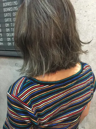 ミディアム カラー 鷺谷 玲奈のヘアスタイル