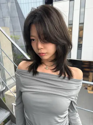 ミディアム レイヤーカット\ウル フ　chinatsuのヘアスタイル