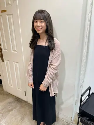 セミロング カラー MIOベージュカラー 柔らかいカラーのヘアスタイル