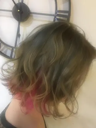 ショート カラー パーマ ヘアアレンジ 推し活専用 【派手髪】飯野ゆかりのヘアスタイル