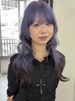 セミロング カラー パーマ 艶髪ハイトーン✨ 🩷AMI🩷のヘアスタイル