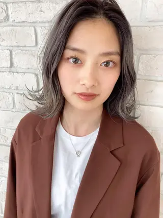 セミロング あやか 白髪ぼかしハイライトのヘアスタイル