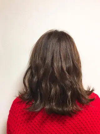 ミディアム カラー 京都河原町/艶髪/ 西田晴香のヘアスタイル