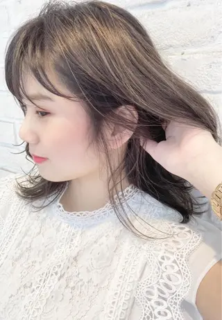 あやか 白髪ぼかしハイライトのヘアスタイル