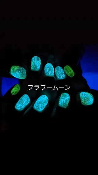 ネイル フラワー ムーンのネイルデザイン