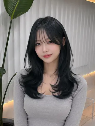 ミディアム カラー ラベンダー💜グレー 🩶暗髪🖤のヘアスタイル