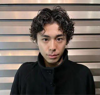 ミディアム パーマ メンズ メンズ専門ブリー チカラー⚡️リュウジのヘアスタイル