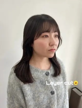 セミロング カラー オグニ ヒマリのヘアスタイル