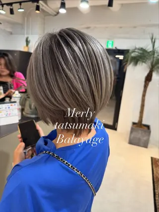 ショート カラー Merly Osakaのヘアスタイル