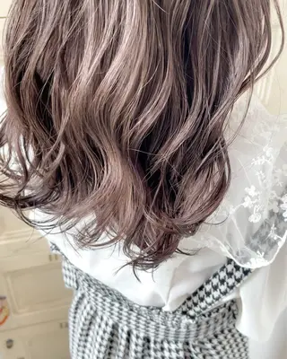セミロング レイヤーカット|高崎 |艶カラー|剣持友希のヘアスタイル