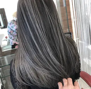 カラー 齋藤 佳以のヘアスタイル