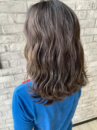 セミロング カラー Oopsレイヤー 加藤澄都のヘアスタイル