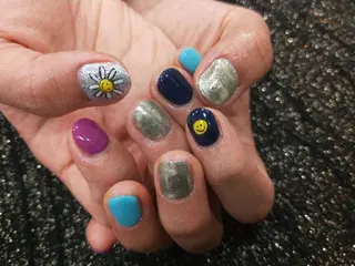 ネイル はばすみれ🎀ﾈｲﾙ 光ﾌｪｲｼｬﾙ ﾍｱのネイルデザイン