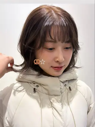 ミディアム カラー ヨシノ マナウのヘアスタイル