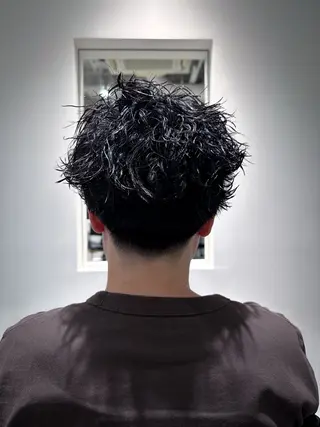 ショート パーマ メンズ 松岡 陸弥のヘアスタイル
