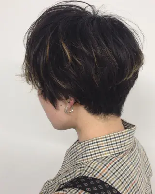ショート カラー 岡崎 浩大のヘアスタイル