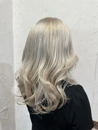 カラー indigo/ Minamiのヘアスタイル