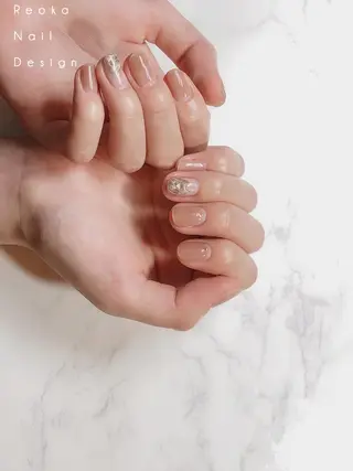 ミディアム ネイル Blowe ニュアンスのネイルデザイン