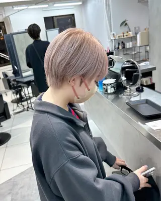 ショート カラー タカハシ ショウタのヘアスタイル