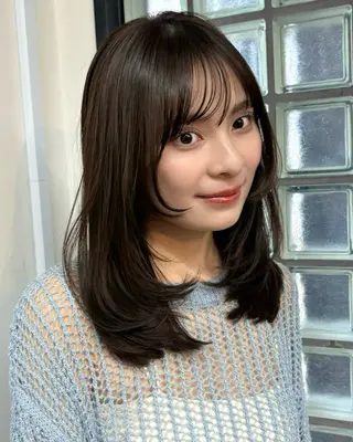 セミロング カラー あやめ【顔まわり/レ イヤー/柔らかカラ】のヘアスタイル