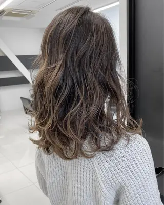 セミロング カラー 【公式】amble luxe池袋東口🩷のヘアスタイル