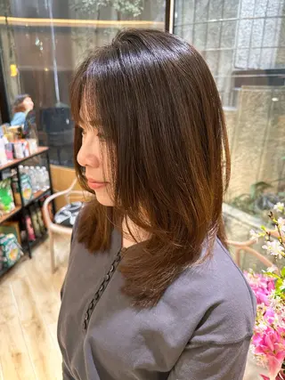 セミロング 吉崎 明日香のヘアスタイル
