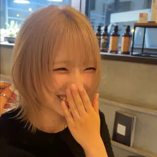 ショート カラー おしゃれハイトーン 💗AKARIのヘアスタイル