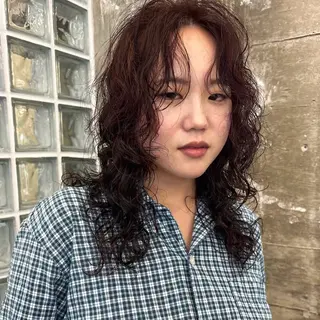 ミディアム カラー パーマ ヘアアレンジ メンズ キッズ デザインパーマ レイヤーカット 郁美のヘアスタイル