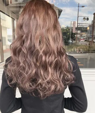 ロング カラー ヘアアレンジ Mariana/ 鶴原-ハイライトのヘアスタイル