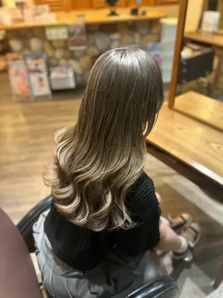 ロング カラー 井上 花音のヘアスタイル