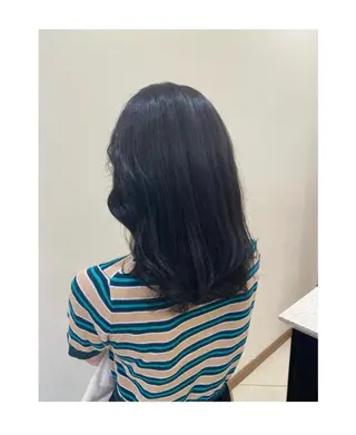 カラー 新嵩 真理のヘアスタイル