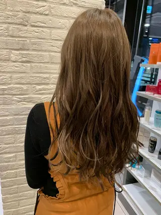 ロング カラー 韓国レイヤー×艶髪 ハイトーンRyukiのヘアスタイル