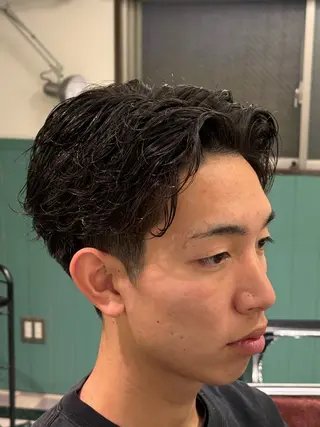 ショート 足立 享祐のヘアスタイル