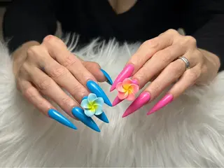ロング トゥ ヒェンのネイルデザイン