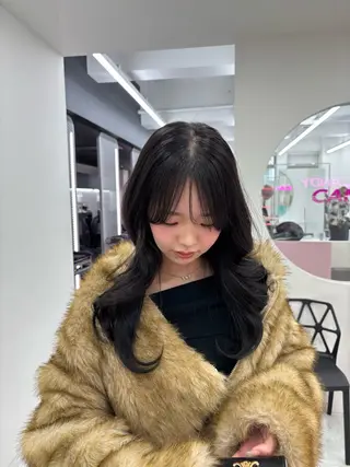 セミロング カラー 抜け感レイヤー︴ ニュアンスカラーのヘアスタイル