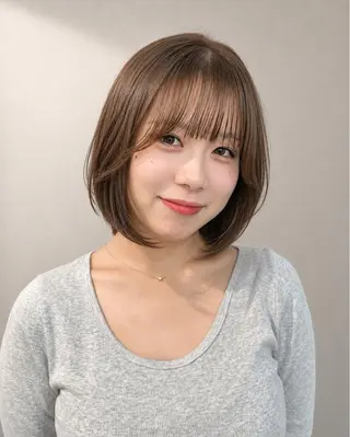 ミディアム MOE レイヤー/新宿三丁目のヘアスタイル