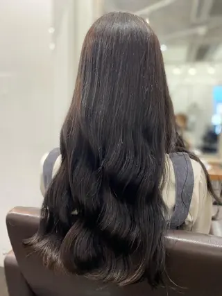 ロング 透明感カラー栄 みゆのヘアスタイル