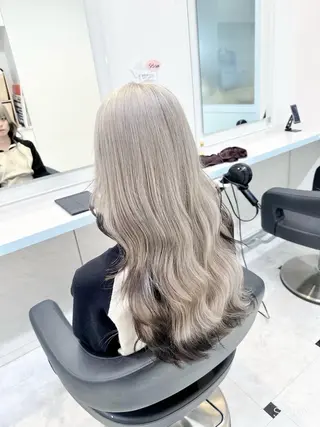 ロング カラー 🪄池袋ハイトーン 🪄ブリーチカラーのヘアスタイル