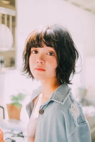 ミディアム 佐藤 香織のヘアスタイル