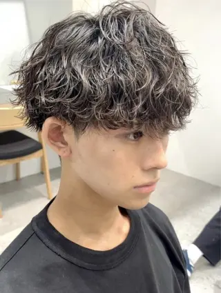 パーマ メンズ 中谷海里/フェザー パーマ/スパイキーのヘアスタイル