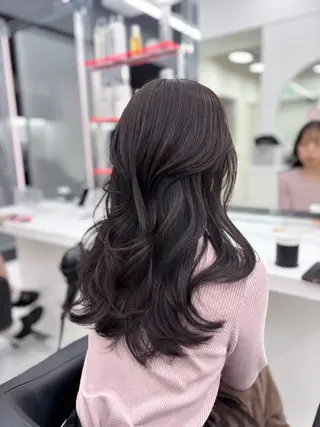 セミロング カラー 抜け感レイヤー︴ ニュアンスカラーのヘアスタイル