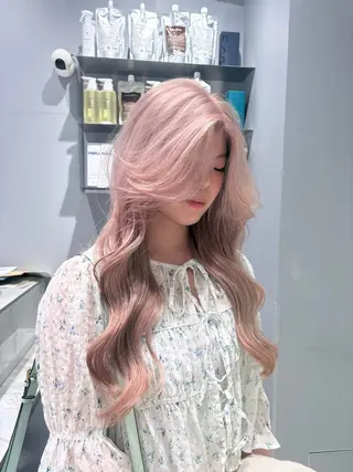 ロング カラー NANA🦖 ハイトーンデザインのヘアスタイル